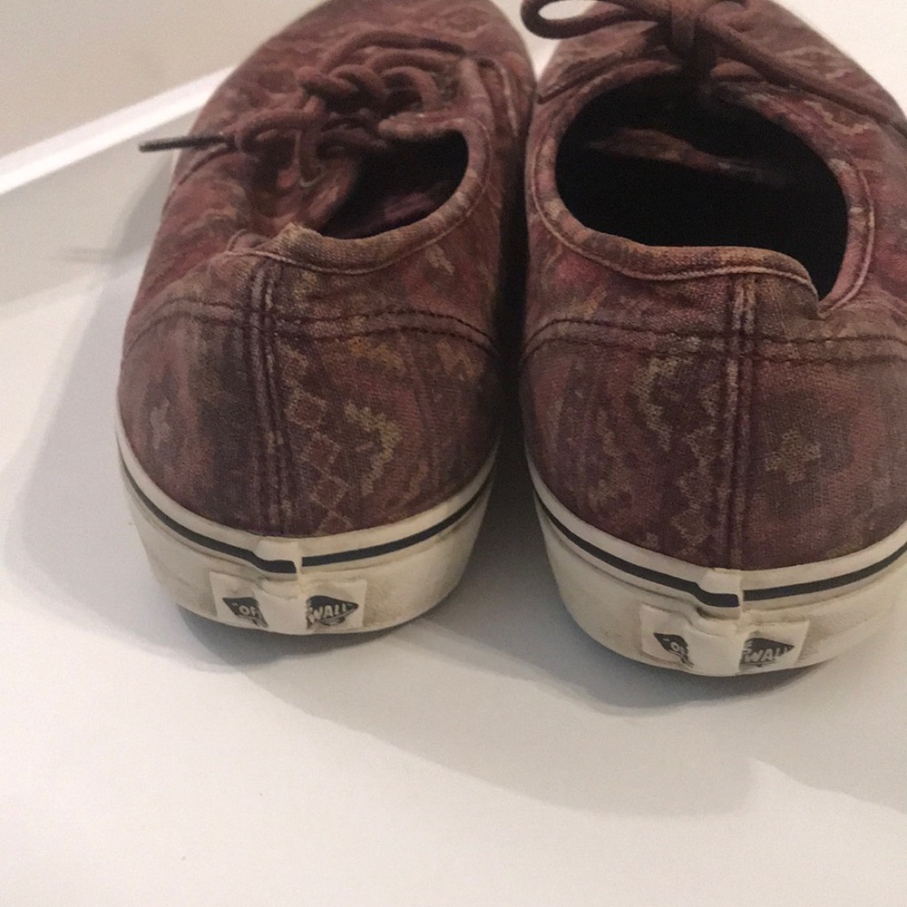Vans - Picture 2 of 7